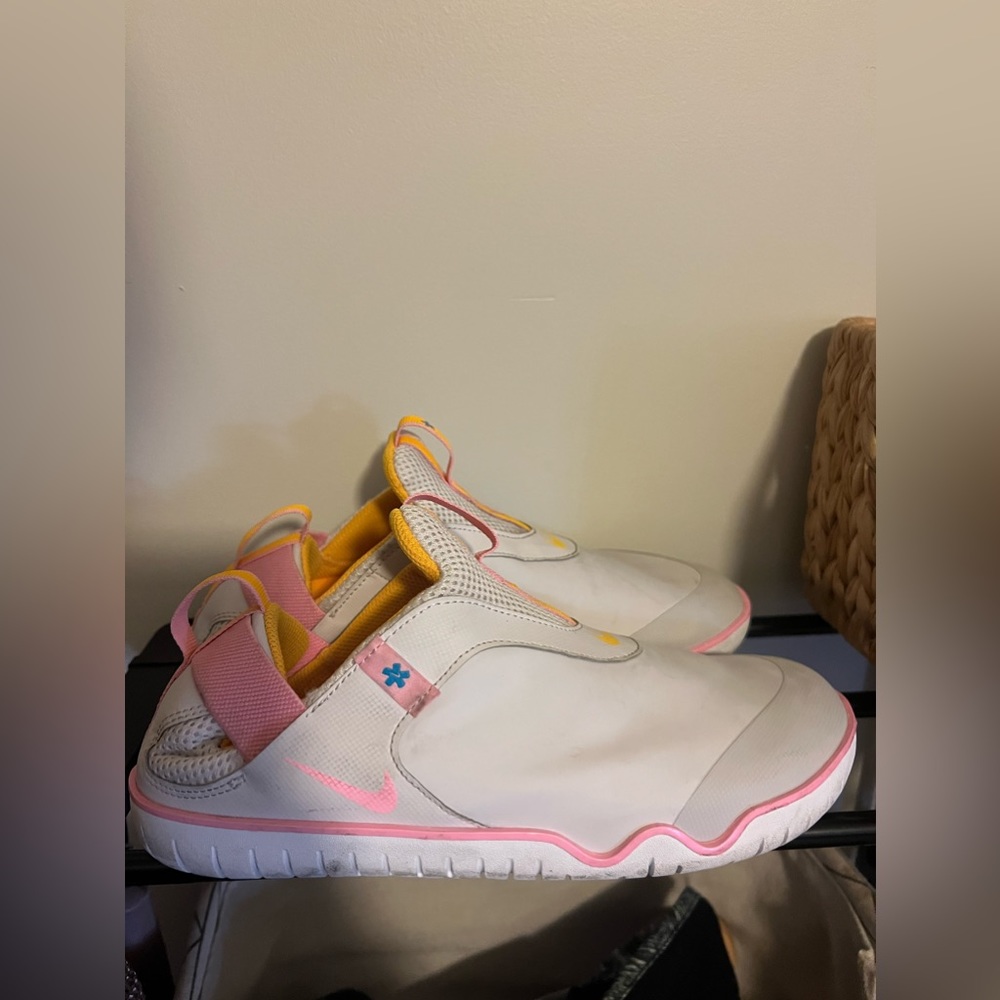 Nike women’s slip on healthcare shoe